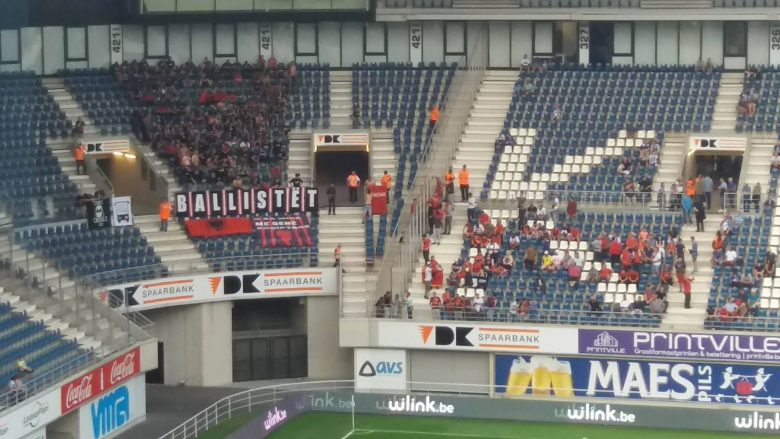 ‘Ballistët’ mbërrijnë në stadium, ky është numri i përkrahësve të Shkëndijës (Foto/Video)