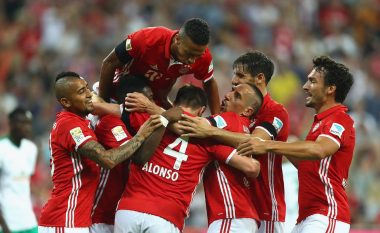 Bayerni i pamëshirshëm, i transferon dy yjet e rivalit nga Bundesliga