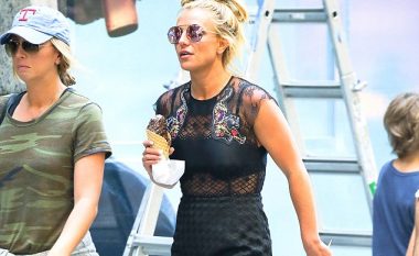 Britney Spears nga një yll elegant i MTV, në një vajzë të thjeshtë që blen akullore rrugëve të New York (Foto)