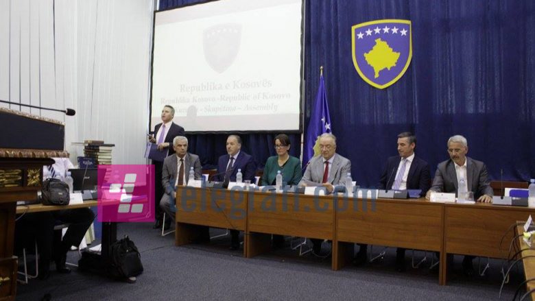 Pozitë-opozitë nuk i përafrojnë qëndrimet, Vetëvendosje thërret protestë