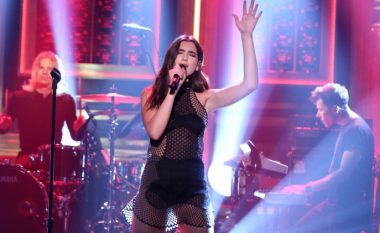 Dua Lipa kishte dukje provokuese në Shqipëri? (Foto)