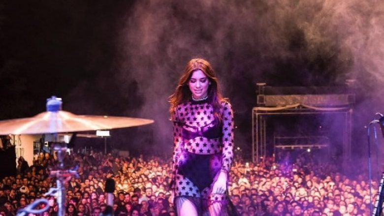 Dua Lipa këndoi edhe në këtë lokal të natës pas koncertit në Tiranë (Video)