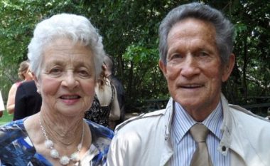 Çifti i martuar për 66 vjet, vdesin vetëm disa orë larg njëri tjetrit (Foto)