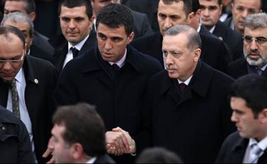 Kur Erdogani mbronte Hakan Sukurin: Ai është shqiptar, por edhe futbollisti më i madh turk (Video)
