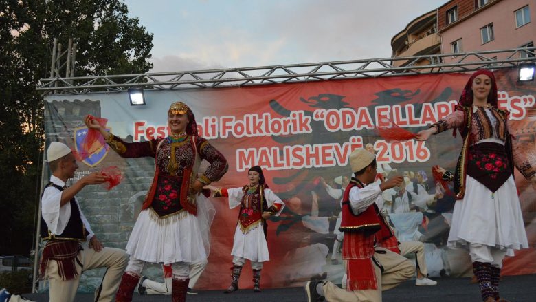 Fillon Festivali folklorik ‘Oda e Llapushës’ në Malishevë