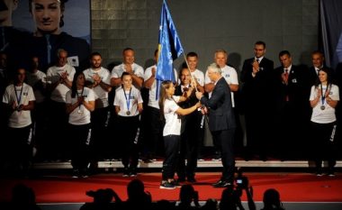 Flamuri i Kosovës ngritët në Fshatin Olimpik në Rio (Video)