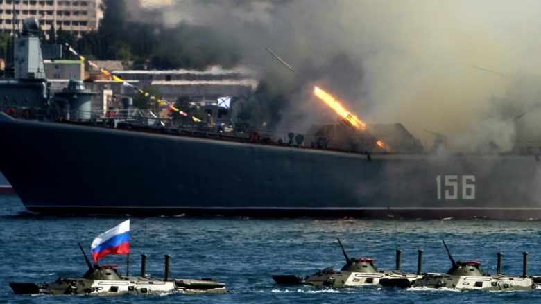 “Komploti ukrainas”, Rusia njofton “lojëra lufte” në Detin e Zi