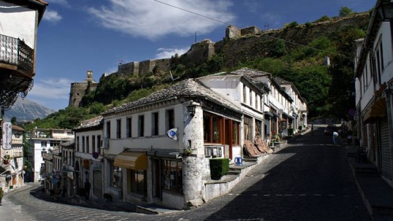 Gjirokastra u “verëshua” nga turistët