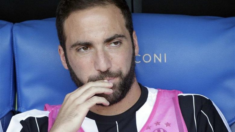 Gonzalo Higuain pranon të huazohet te Milani