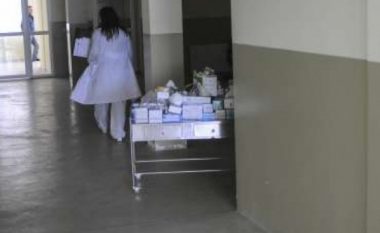 QKUK-së nuk i mungojnë vetëm barnat, por edhe infermierët (Video)