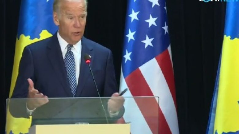 Biden: Largoni zyrtarët e akuzuar dhe të dënuar nga detyrat e shërbimit publik