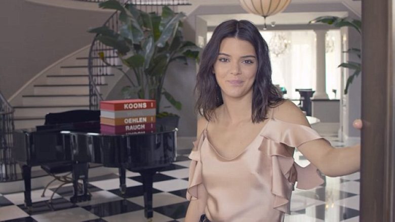 Kendall Jenner kërkon vëmendjen me të pasmet e saj (Foto)