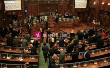 Sulmi në Kuvend ashpërsoi debatin mes deputetëve (Video)
