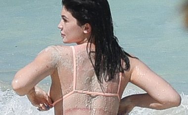 Kylie Jenner godet, të pasmet e saj ju lënë pa frymë (Foto)