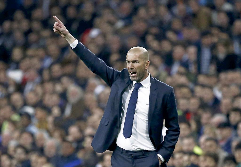 Football Soccer - Real Madrid v Espanyol - Spanish Liga BBVA - Santiago Bernabeu stadium, Madrid, Spain - 31/01/16 Real Madrid's coach Zinedine Zidane reacts. REUTERS/Juan Medina