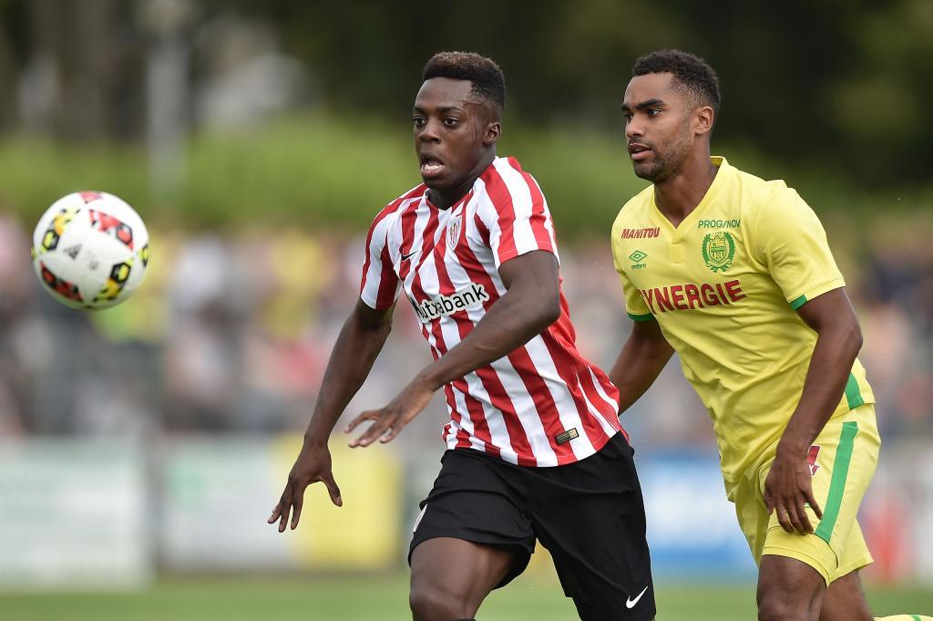 Athletic Bilbao's Spanish forward Inaki Williams (L) vies with Nantes' French defender Levy Djidji during the friendly football match between Nantes (FCN) and Athletico Bilbao on July 30, 2016 in Saint-Nazaire, western France. / AFP PHOTO / JEAN-SEBASTIEN EVRARD