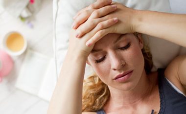 Përse femrat janë më të prekura nga dhimbja e kokës