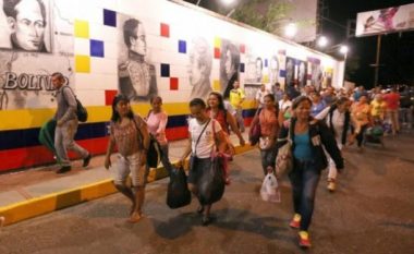 Venezuela në krizë të rëndë ekonomike, rihap kufijtë me Kolumbinë