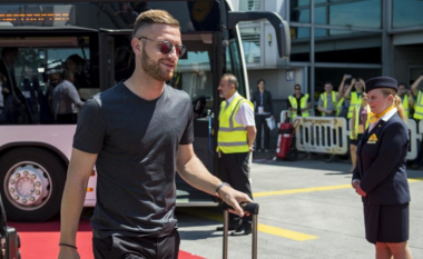 Shkodran Mustafit ndalohet në aeroport prej një tifozi të Arsenalit