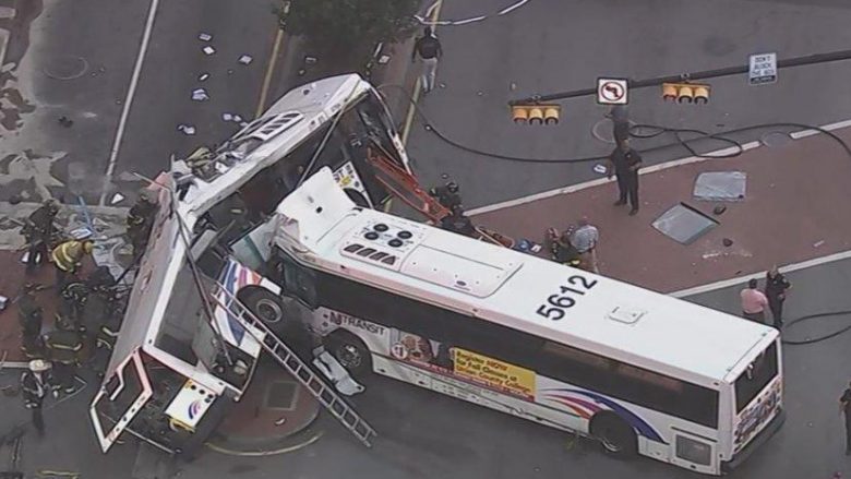Përplasje e tmerrshme ndërmjet dy autobusëve në New Jersey (Video)