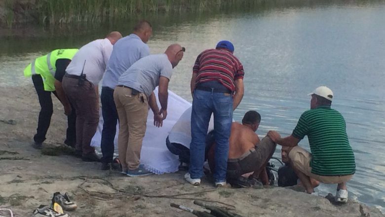 Nxirren trupat e pajetë të adoleshentëve të mbytur në Korçë (Foto +16)