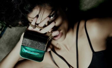 Marc Jacobs na prezanton parfumin çantë unik (foto, video)