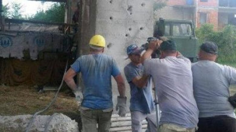 Objekti 30 metra i lartë në Tiranë, shembet me eksploziv (Video)