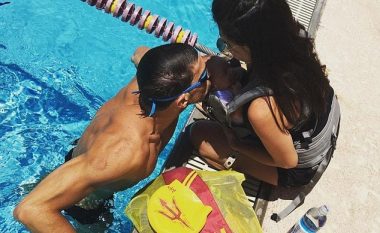 Djali e “lë nën hije” Michael Phelpsin (Foto)