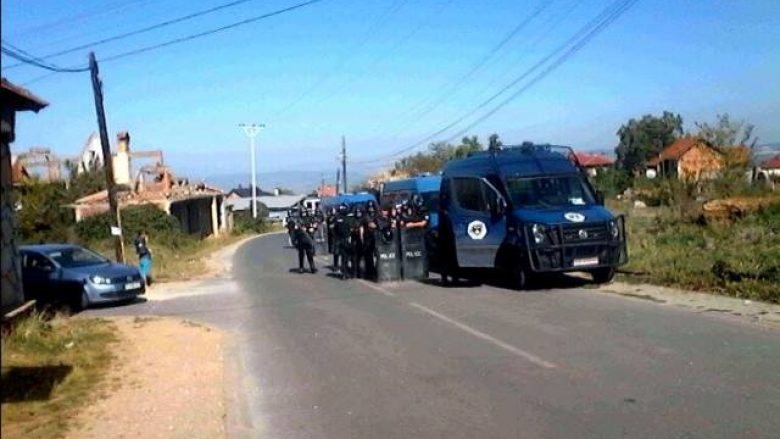 Forcat Speciale të Policisë në Mushtisht, 10 minuta afat protestuesve të largohen (Foto)
