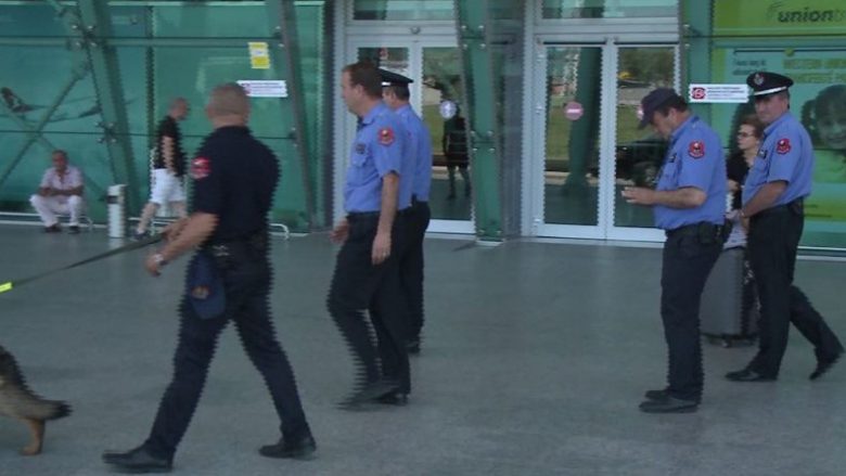 Policia tregon se si u arratis turku nga aeroporti i Rinasit