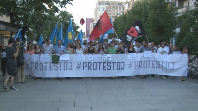 Policia tregon sa veta morën pjesë në protestën për skandalin e përgjimeve