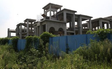 Qyteti “fantazmë”: Shihni vilat e braktisura të qytetit 1,5 miliardë dollarësh (Foto)