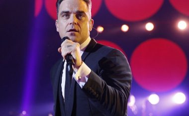 Robbie Williams performon në funeralin e menaxherit të tij (Foto)