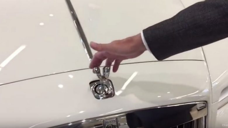 Çfarë ndodh kur tentoni t’i vidhni stolitë e Rolls-Royce? (Video)