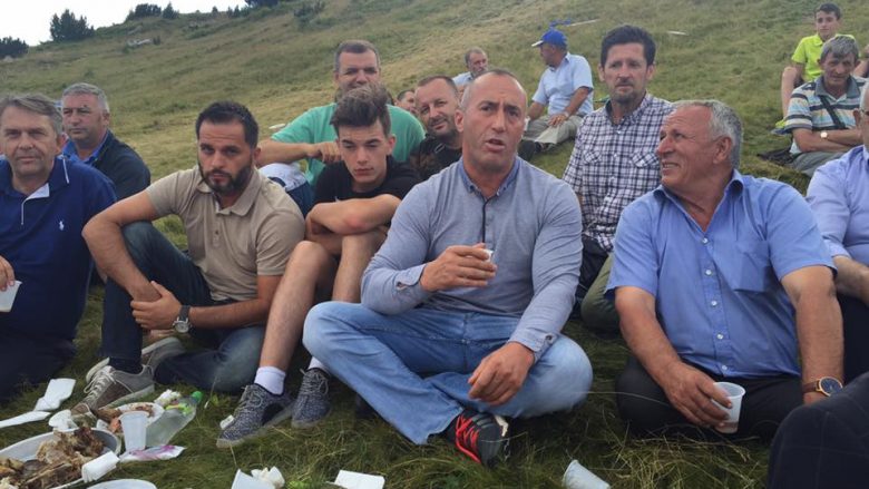 Haradinaj me shokë te kufiri me Malin e Zi (Foto)