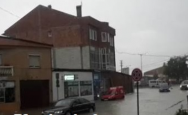 Shi i madh në Vushtrri, bllokohen rrugët (Video)