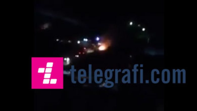 Pamje të djegies së motoçikletës së sulmuesve të Kuvendit! (Video)