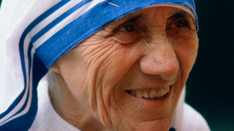 Urtësia e Nënë Terezës: 31 thëniet më frymëzuese të shenjtores shqiptare