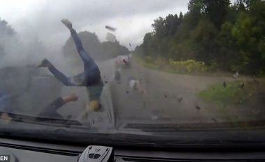 Tre pasagjerë shpëtojnë në atë që quhet “aksidenti më tronditës që keni parë”! (Video,+16)