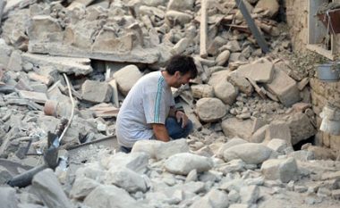 Tërmeti në Itali: Pamje LIVE nga qyteti që “nuk është më” (Video)