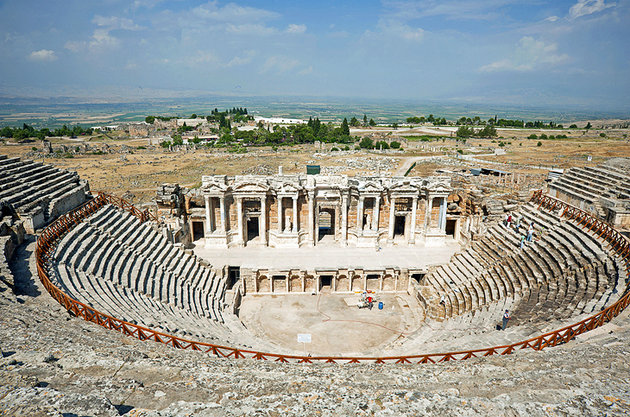 turkey-pamukkale-hierapolis-theatre