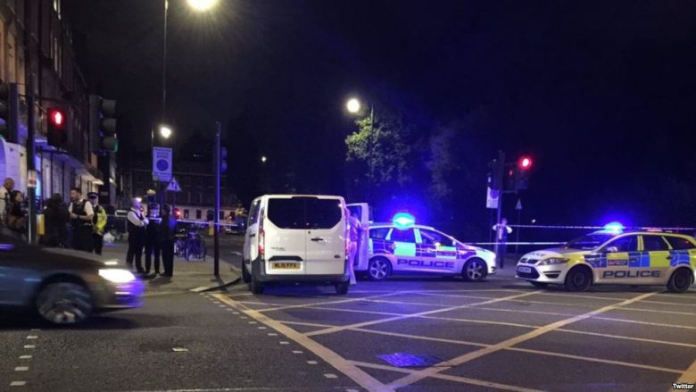Vritet një grua me thikë në Londër, dyshohet për terrorizëm