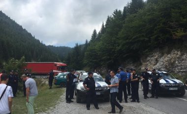 Tensionet në kufirin me Malin e Zi, policia thotë se nuk pati incidente, banorët paralajmërojnë radikalizim të veprimeve
