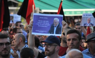 Protestuesit e pakënaqur me dorëheqjen e Grabovcit, kërkojnë rrëzimin e Qeverisë
