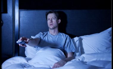 Përse ta shikoni celularin është gjë e tmerrshme për gjumin, por jo shikimi i televizorit?