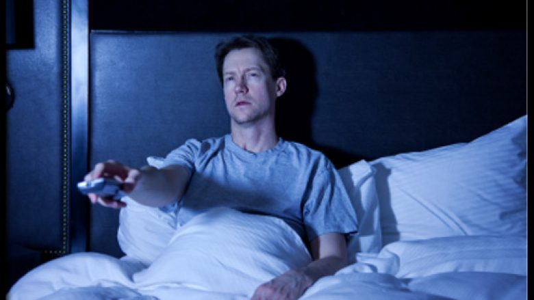 Përse ta shikoni celularin është gjë e tmerrshme për gjumin, por jo shikimi i televizorit?