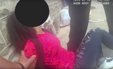 Shikoni se si policia amerikane përdor sprejin gjatë arrestimit të një adoleshenteje (Video, +16)
