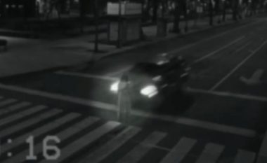 ‘Fantazma’ e vajzës së re qëndron midis zebrave, vetura kalon mbi ‘trupin e saj’ (Foto/Video)