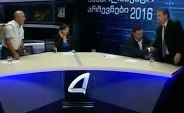 Politikanët gjeorgjian rrahën me grushte gjatë një debati politik që po transmetohej drejtpërdrejt (Video, +16)