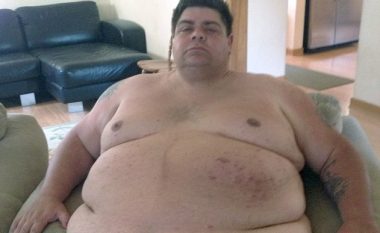 Njihuni me burrin që dikur kishte 202 kilogramë, por që sot ia kanë të gjithë lakmi për linjat trupore (Foto)